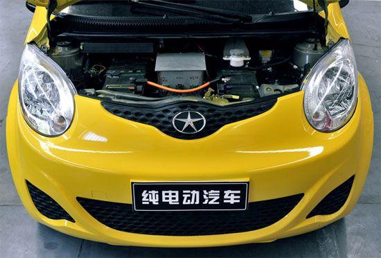江淮新能源汽车研发团队基于同悦轿车平台开发的第一代纯电动轿车产品